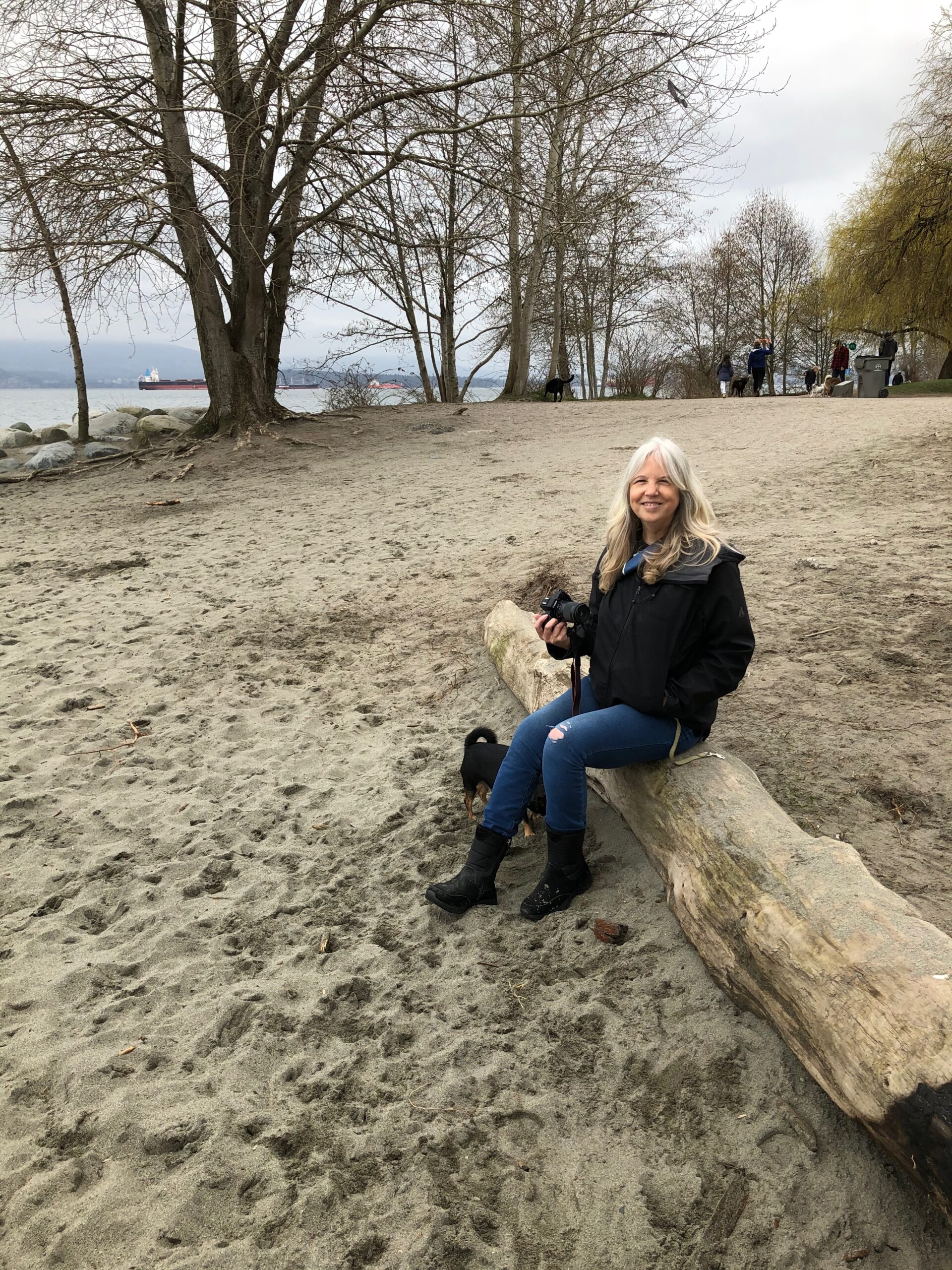 IMG_6990 woman with camera and dog